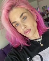 Pink-Leo